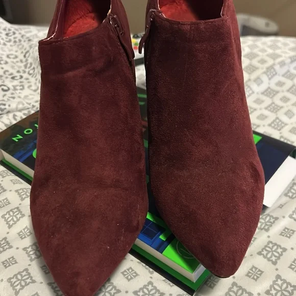 Herstyle Burgundy Pointy Booties - 7.5 - Picture 2 of 5